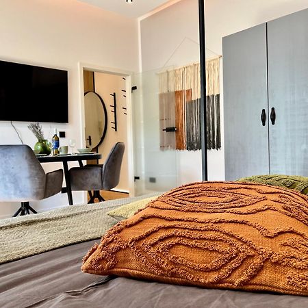 Edler Wohnraum Luxurioeses Studio Im Zentrum Mit Balkon, Kaffeevollautomat, Klima & Parkplatz Τσβικάου Εξωτερικό φωτογραφία
