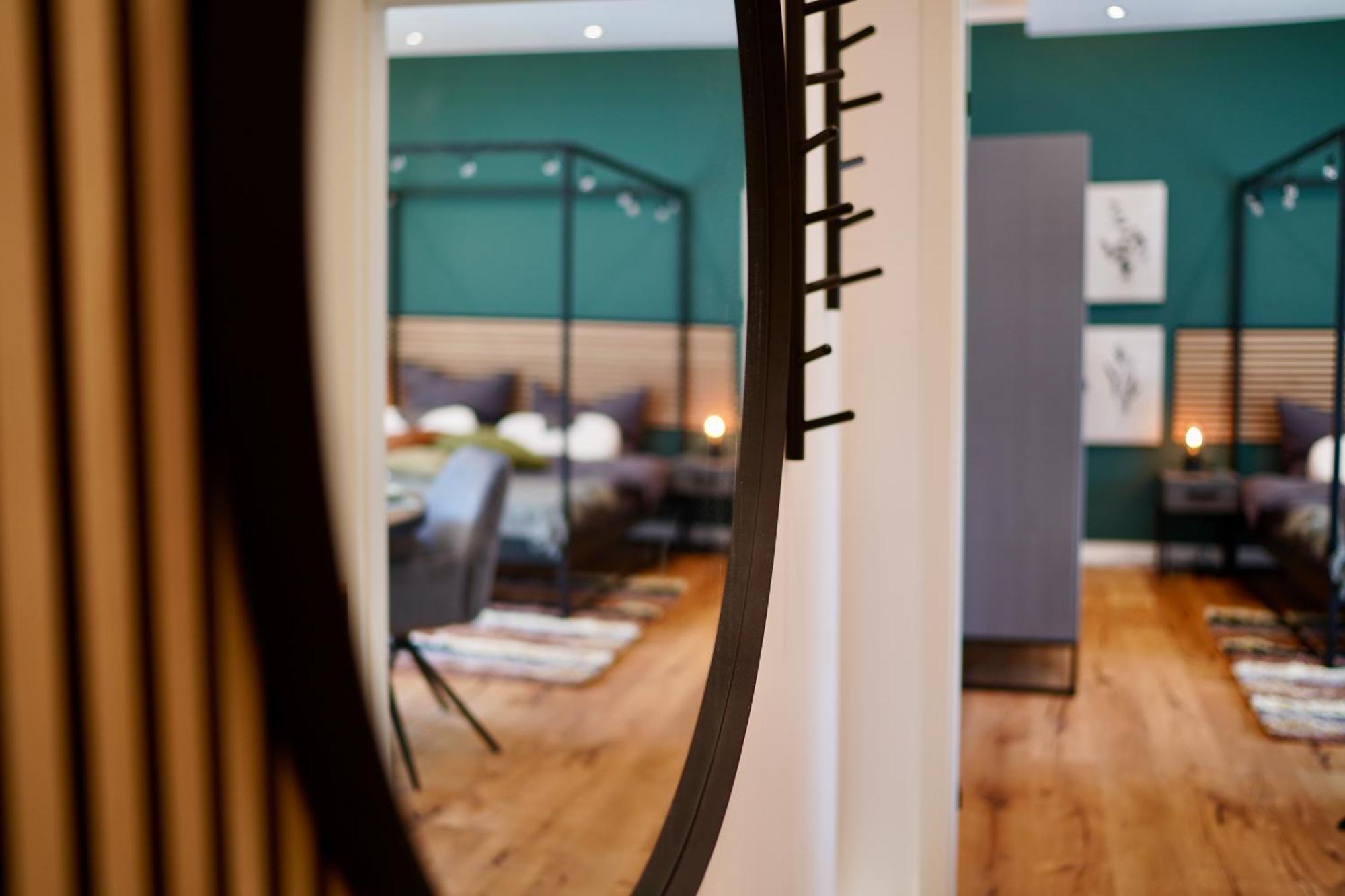 Edler Wohnraum Luxurioeses Studio Im Zentrum Mit Balkon, Kaffeevollautomat, Klima & Parkplatz Τσβικάου Εξωτερικό φωτογραφία