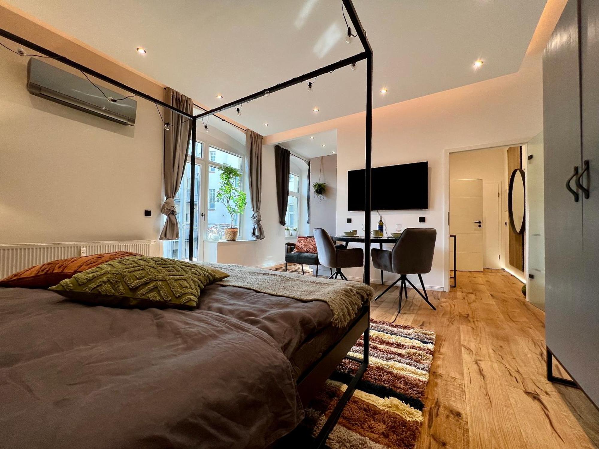Edler Wohnraum Luxurioeses Studio Im Zentrum Mit Balkon, Kaffeevollautomat, Klima & Parkplatz Τσβικάου Εξωτερικό φωτογραφία