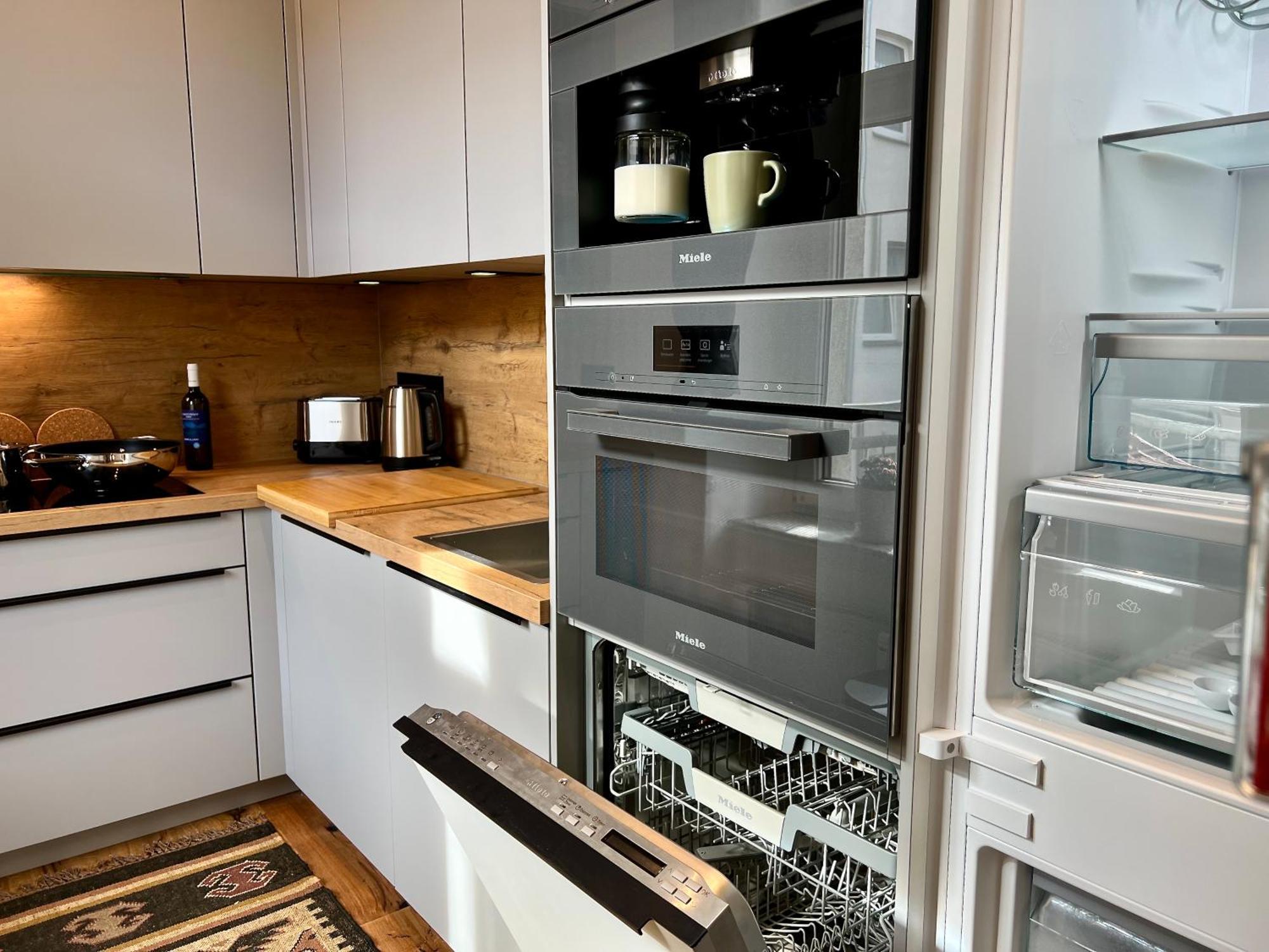 Edler Wohnraum Luxurioeses Studio Im Zentrum Mit Balkon, Kaffeevollautomat, Klima & Parkplatz Τσβικάου Εξωτερικό φωτογραφία